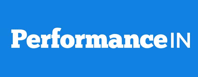 PerformanceIn Logotipo blanco sobre fondo azul